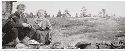 Matti Musta emäntineen Lusmaniemen Junnaksessa Samuli Paulaharju 1925