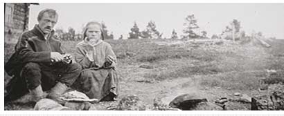 Matti Musta emntineen Lusmaniemen Junnaksessa Samuli Paulaharju 1925. Museovirasto.